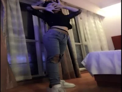 再现极度骚货,黑丝高跟,近距离暴操,淫水已湿床，: